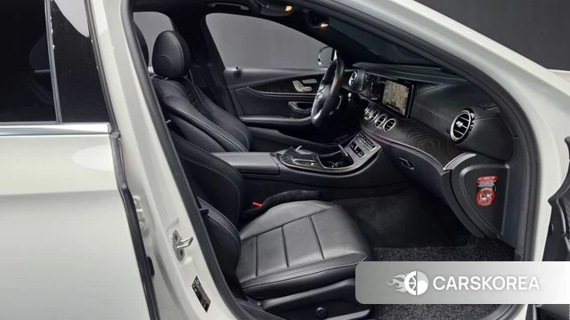 Mercedes-Benz E-Class W213 2021 Белый из Кореи, фото 2