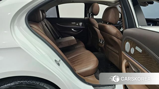 Mercedes-Benz E-Class W213 2019 Белый из Кореи, фото 2