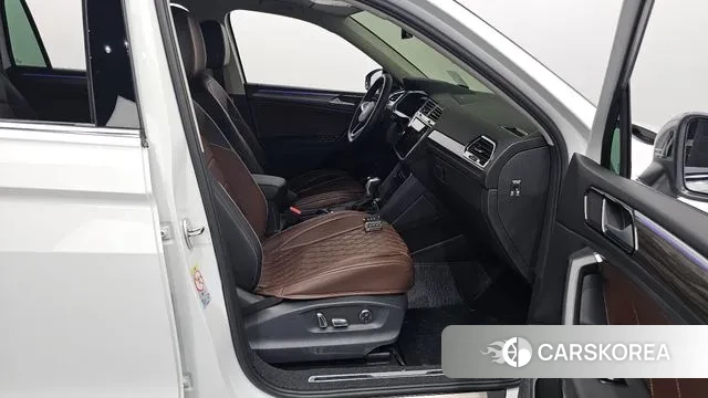 Volkswagen Tiguan Allspace 2022 Белый из Кореи, фото 2