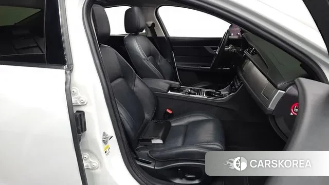 Jaguar XF (X260) 2018 Белый из Кореи, фото 2