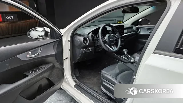 Kia The New K3 2nd generation 2022 Белый из Кореи, фото 2