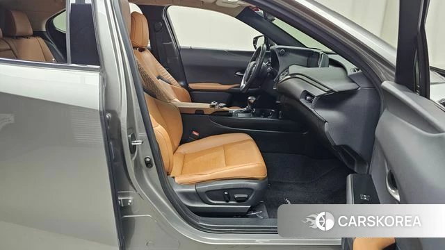 Lexus UX250h 2020 Серебристо-серый из Кореи, фото 2