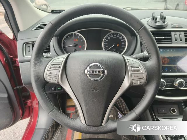 Nissan TIIDA 2022 Красный из Китая, фото 2