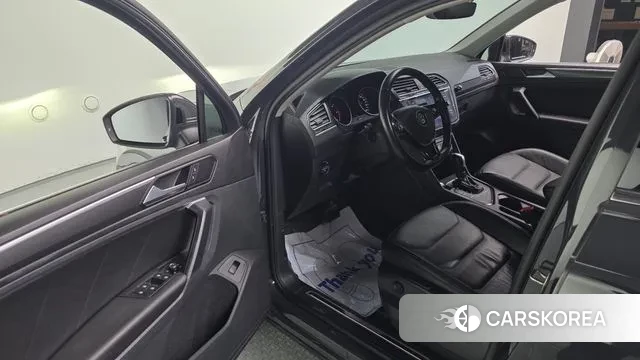 Volkswagen Tiguan second Generation 2020 Серый из Кореи, фото 2