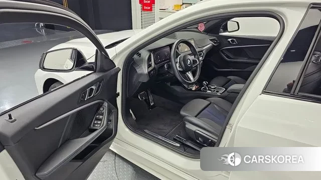 BMW 1 Series (F40) 2024 Белый из Кореи, фото 2