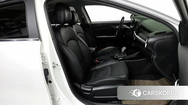 Kia The New K3 2nd generation 2022 Белый из Кореи, фото 2