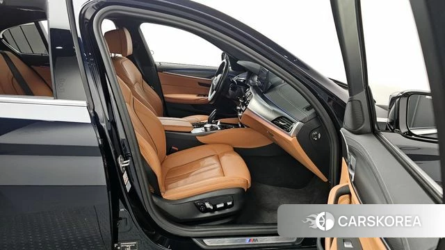 BMW 5 Series (G30) 2023 Черный из Кореи, фото 2