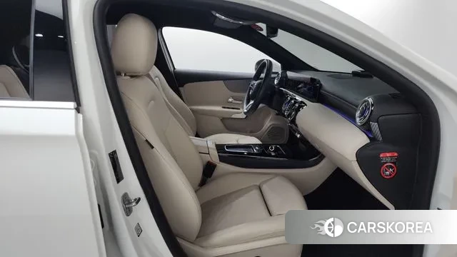 Mercedes-Benz A-Class W177 2025 Белый из Кореи, фото 2