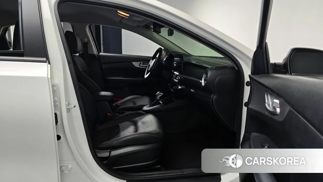 Kia The New K3 2nd generation 2022 Белый из Кореи, фото 2