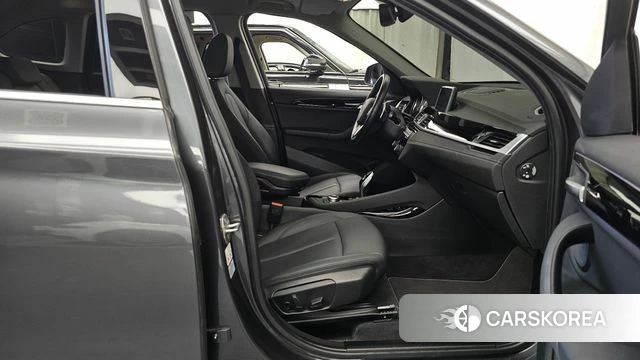 BMW X1 (F48) 2022 Серый из Кореи, фото 2