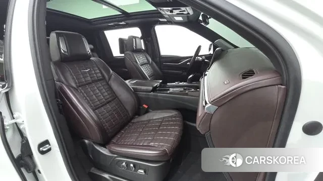 Cadillac Escalade 5th Generation 2021 Белый из Кореи, фото 2