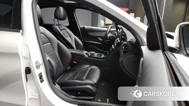 Mercedes-Benz C-Class W205 2018 Белый из Кореи, фото 2