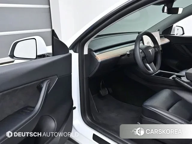 Tesla Model Y 2021 Белый из Кореи, фото 2