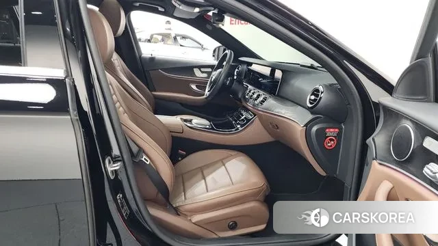 Mercedes-Benz E-Class W213 2023 Черный из Кореи, фото 2