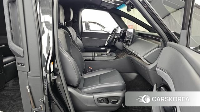Lexus LM Second Generation 2024 Черный из Кореи, фото 2