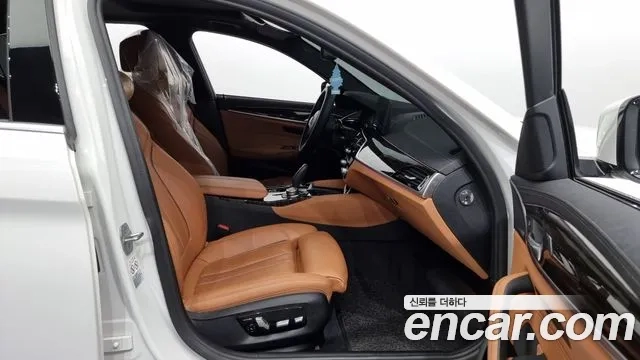 BMW 5 Series (G30) 2022 Белый из Кореи, фото 2