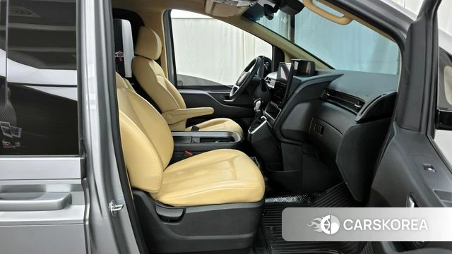 Hyundai Staria 2023 Серебряный из Кореи, фото 2