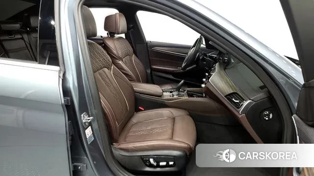 BMW 5 Series (G30) 2019 Серый из Кореи, фото 2