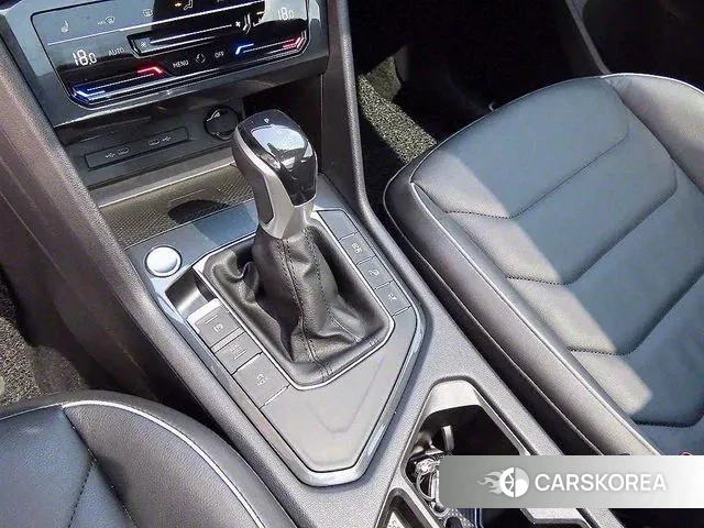 Volkswagen Tiguan second Generation 2024 Белый из Кореи, фото 2