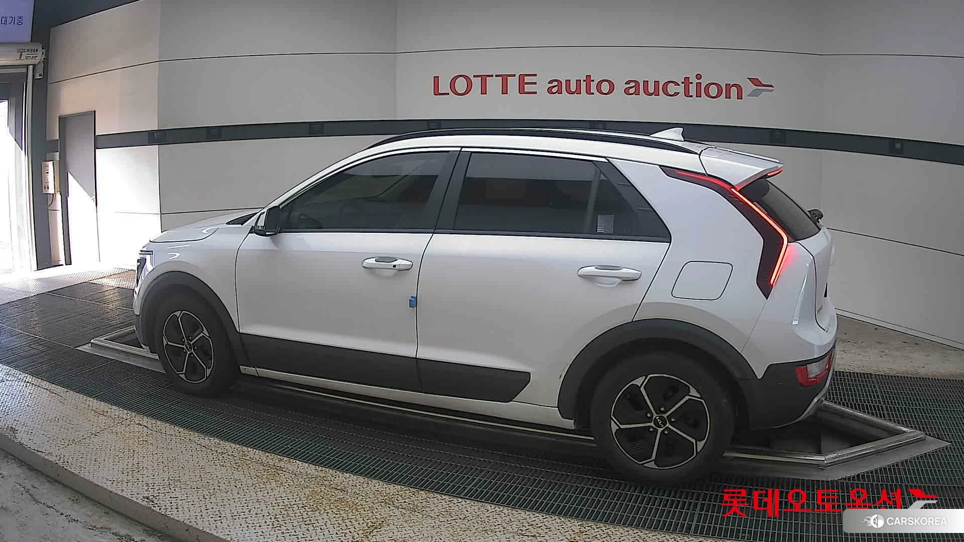 Kia Niro Hybrid 2022 Snow White Pearl (optional) из Кореи, фото 2