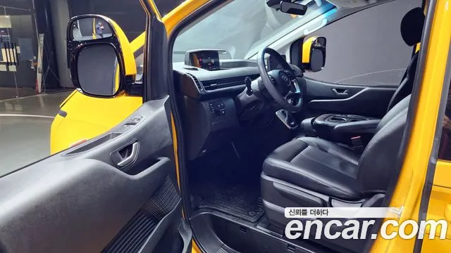 Hyundai Staria 2022 Желтый из Кореи, фото 2