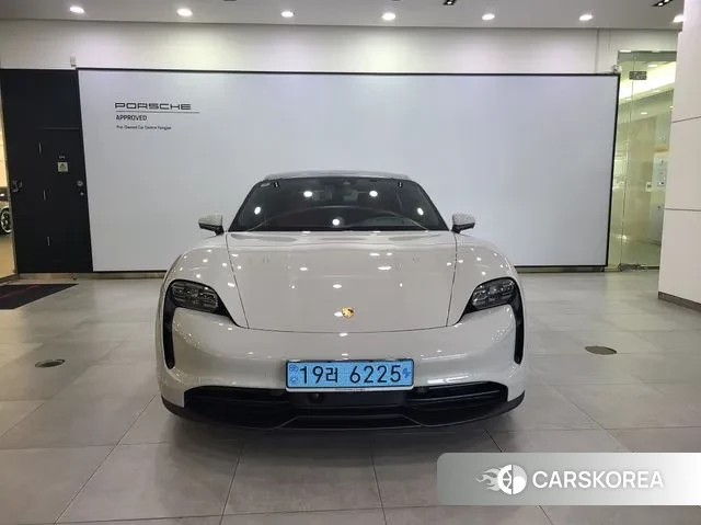 Porsche Taycan 2023 Жемчужный цвет из Кореи, фото 2