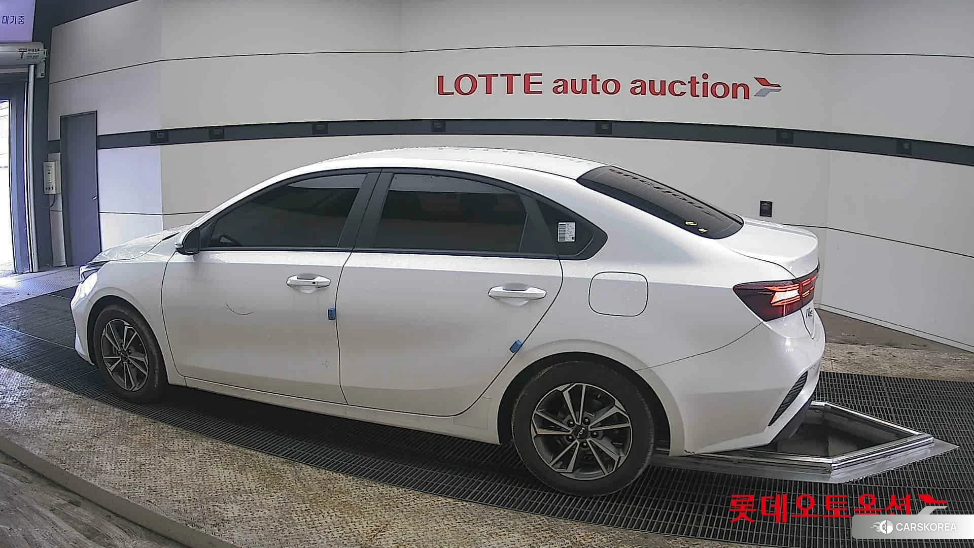 Kia K3 2022 Snow White Pearl из Кореи, фото 2