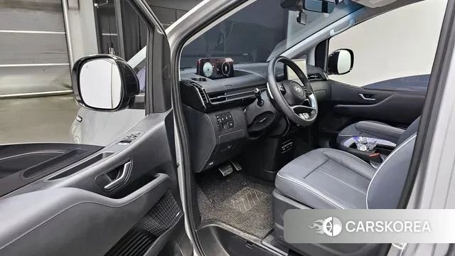 Hyundai Staria 2025 Серебряный из Кореи, фото 2