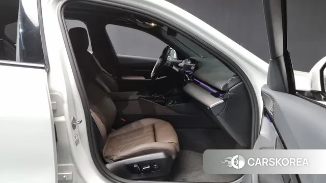 BMW 5 Series (G60) 2024 Белый из Кореи, фото 2