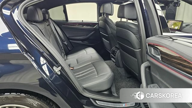 BMW 5 Series (G30) 2022 Черный из Кореи, фото 2