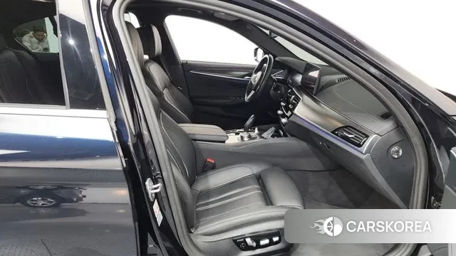 BMW 5 Series (G30) 2022 Черный из Кореи, фото 2