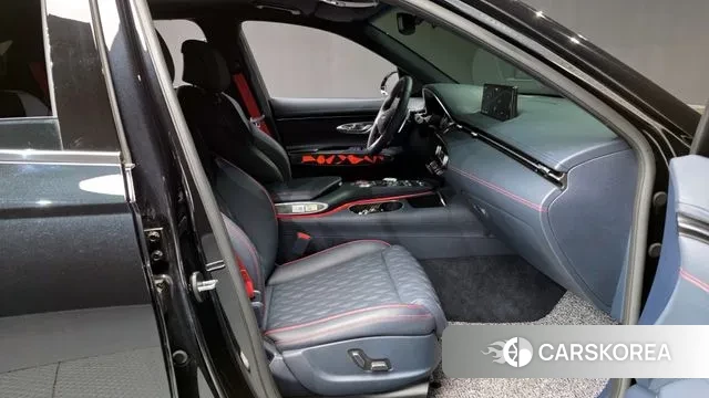 Genesis GV70 2024 Черный из Кореи, фото 2