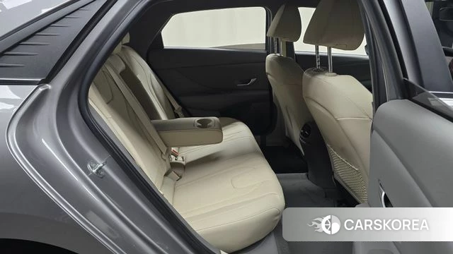 Hyundai Avante (CN7) 2022 Серебристо-серый из Кореи, фото 2