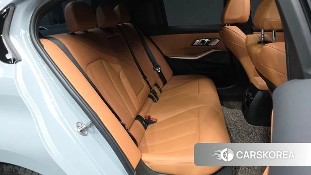 BMW 3 Series (G20) 2023 Светло-серебряный цвет из Кореи, фото 2