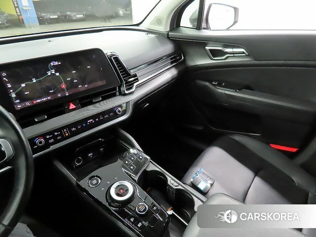 Kia Sportage 5th Generation Hybrid 2023 Серебристо-серый из Кореи, фото 2