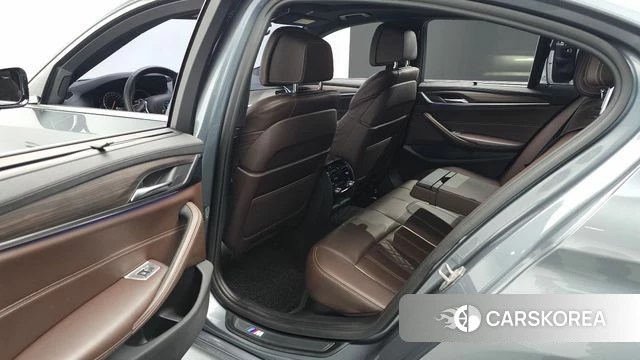 BMW 5 Series (G30) 2018 Серебристо-серый из Кореи, фото 2