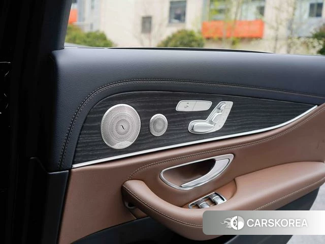 Mercedes-Benz E-class 2023 Черный из Китая, фото 2