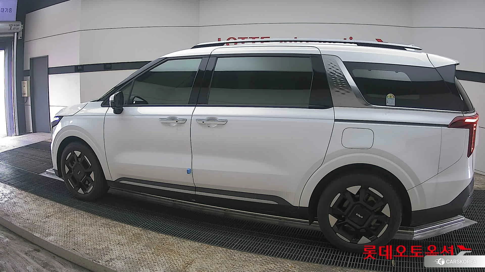 Kia Carnival Hybrid 2024 Белый из Кореи, фото 2