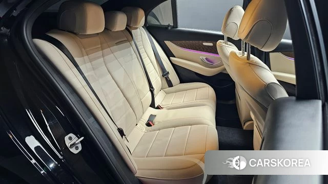 Mercedes-Benz E-Class W213 2023 Черный из Кореи, фото 2