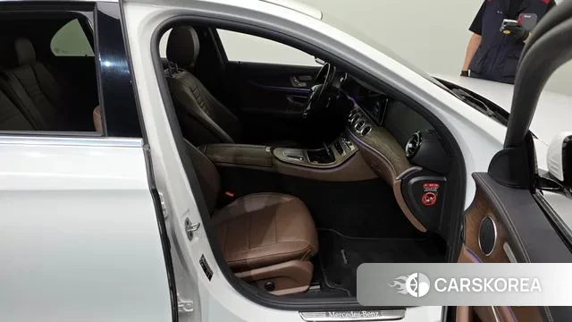 Mercedes-Benz E-Class W213 2021 Белый из Кореи, фото 2