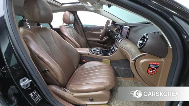 Mercedes-Benz E-Class W213 2019 Черный из Кореи, фото 2