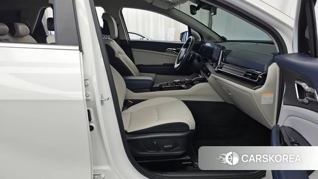 Kia Sportage 5th Generation Hybrid 2023 Белый из Кореи, фото 2