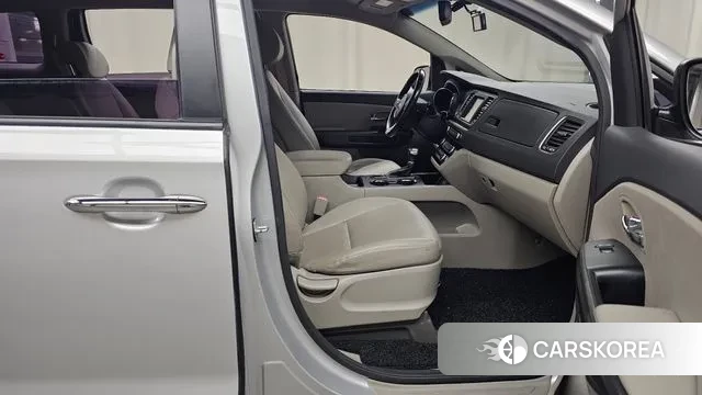 Kia The New Carnival 2018 Серебряный из Кореи, фото 2