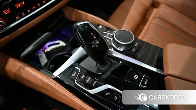BMW 5 Series (G30) 2021 Белый из Кореи, фото 2