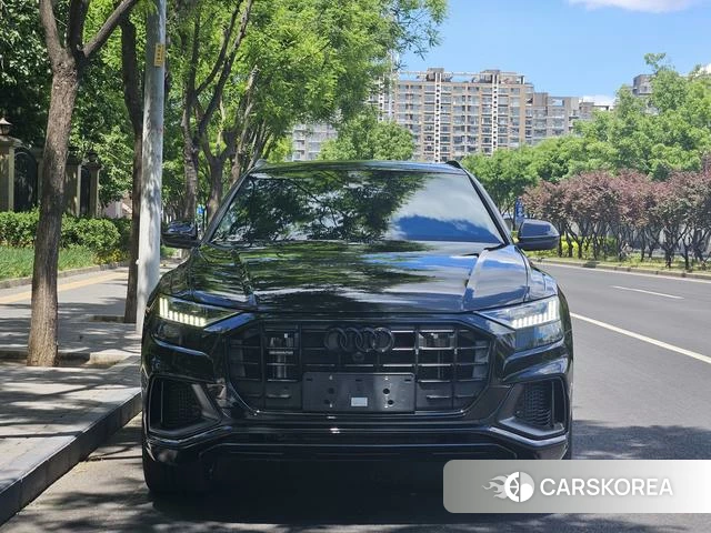 Audi Q8 2023 Черный из Китая, фото 2