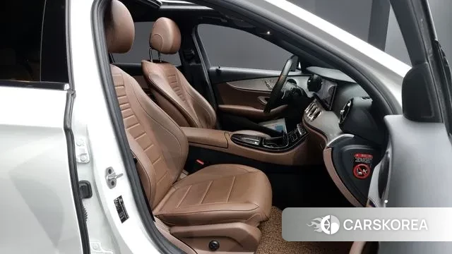 Mercedes-Benz E-Class W213 2021 Белый из Кореи, фото 2