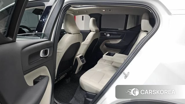 Volvo XC40 2025 Белый из Кореи, фото 2