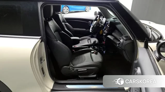 Mini Cooper 2021 Жемчужный цвет из Кореи, фото 2