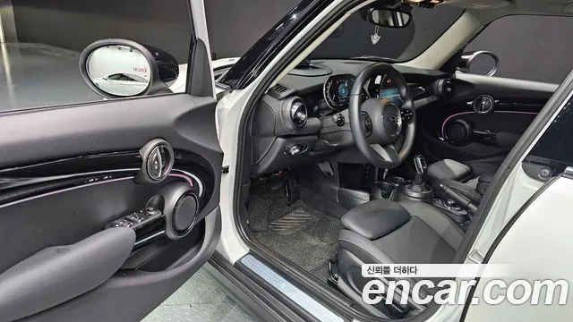 Mini Cooper 2023 Белый из Кореи, фото 2