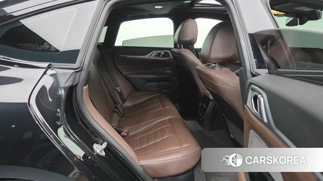 BMW 4 Series (G22) 2024 Черный из Кореи, фото 2